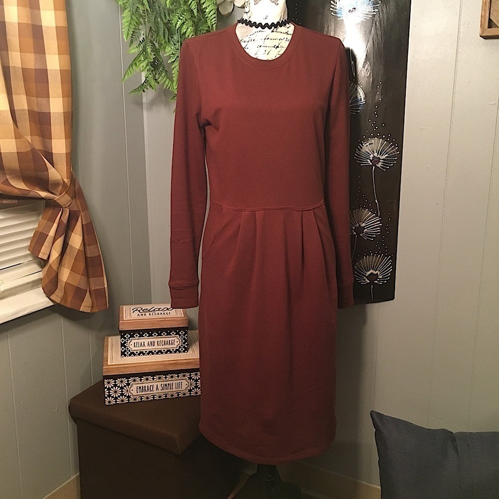 DE Collection long sleeve sweatshirt dress